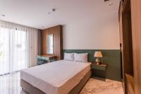 One-Bedroom Apartment with Balcony