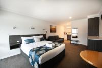Deluxe One-Bedroom Apartment with Garden View