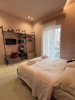 Zimmer mit Queensize-Bett und Balkon