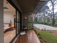 Earthsong & Birdsong Luxury Pool Villa by Luxunlock Private Villas - Chambres d’hôtes Suntikoppa