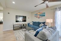Walk to Beach and Pier Myrtle Beach Getaway with Deck - Chambres d’hôtes Myrtle Beach