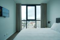 Beautiful Cambodian Inspired Apartment with Pool & Gym - B&B Adelaide