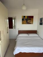 Deluxe One-Bedroom Apartment with Ocean View