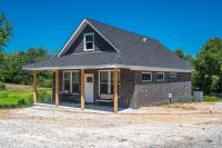 The Betty, on 2 acres Hot tub & 2 King Beds - B&B