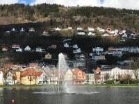 Lake view apartment in center of Bergen - 3 bedrooms - Chambres d'hôtes Bergen