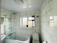 4 bed house in Wakefield free parking perfect for contractors families - B&B Wakefield