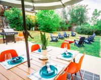 Themed Bedrooms, Movie Room & Firepit Yard - Bed and Breakfast Westminster