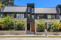 Perfect Vacation Home w Terrace & Private Garage - B&B Sydney