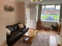 5 min Drive to Trafford Centre and15 Manchester City - Bed and Breakfast Urmston