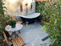The Bath House & Sauna Garden x 4 beds - B&B Newcastle