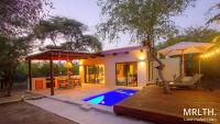 The Suite Luxury Safari Villa, Close to KNP, Starbed, Giraffe-Feeding-Tower, Bush-Bath - B&B