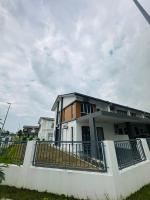 Moonlight Homestay - B&B Bandar Puncak Alam