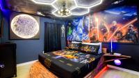 Themed 5BR Resort Escape With Game Room & Pool 15987 - B&B Orlando