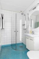 Tweepersoonskamer met 2 Aparte Bedden en Eigen Badkamer