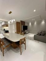 Apartamento no coração de meia praia com 4 suítes e 3 vagas de garagem - Ferienwohnung Itapema