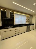 Apartamento no coração de meia praia com 4 suítes e 3 vagas de garagem - B&B Itapema