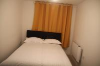 Comfy 2-bedroom Flat with Private Parking - Ferienwohnung Dudley