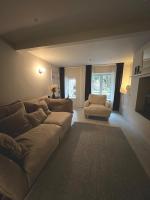 Comfortable & Chic Basement Stay - Chambres d’hôtes