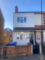 White Sands, NEWLY renovated central 2 bed house near Cleethorpes beach and all amenities - B&B