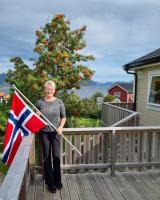 Familyfriendly-modern, in the fishingtown Stamsund, with Sauna and Jacuzzi - Chambres d'hôtes Stamsund