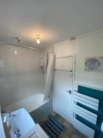 Beautiful 2 Bedroom Chalet 22 Cordova, Selsey - Chambres d'hôtes Selsey