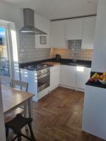 Family home with garden - Ferienwohnung Hersham