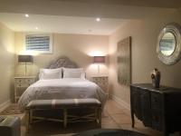 Deluxe Queen Suite
