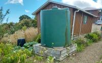 Miranda Cabin 1 Bedroom, Sleeps 4, No Wifi, Outside Bathroom, No running water in cabin - Chambres d'hôtes Miranda