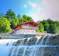Ferienhaus Bachperle mit Kamin, Balkon und Terrasse in den Alpen, zentral und gleichzeitig naturnah gelegen - B&B