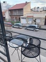 DEPARTAMENTO con COCHERA PARA 5 PERSONAS - B&B