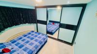 Luxury 2 bed house with parking next to station and all shops - B&B