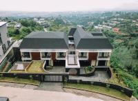 LaMaIn Villa Dago Pakar - Bed and Breakfast Bandung