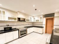 Apartamento de 3 dormitorios con balcón