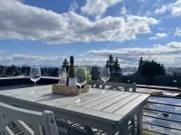 Perch - Winslow Place - B&B Seattle