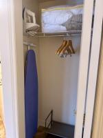 Newly Renovated Ski-In Ski-Out 1-Bedroom Condo with Pool, Gym, Sauna by Horseshoe Valley - Chambres d'hôtes Edgar