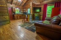 The Big Little Cabin - Hot Tub & Playground - Chambres d’hôtes Dahlonega