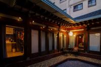 Hanok Bookclub House - B&B