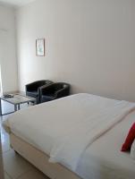 Deluxe Room (2 Adults + 1 Child)