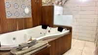 Jacuzzi Suite Near Lighthouse - B&B Acri