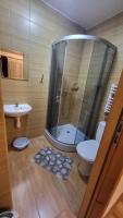 Vierbettzimmer mit eigenem Bad