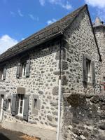 Charmante maison de village - B&B Pierrefort