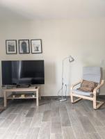Penthouse with Volcano Views & Top Amenities - AC, Gym, Lounge, Patio, Workspace - Chambres d'hôtes Santa Tecla