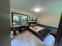 Dreibettzimmer mit Bad