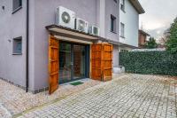 Piano Terra Moderno con Ampi Spazi e Luminosità - Chambres d’hôtes