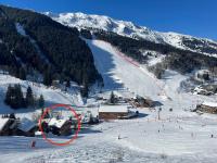 Meribel Centre La Chaudanne, real ski in and out right on main central slopes, 3 bedrooms 2 bathrooms, newly renovated, Chalet l'Épervière - Chambres d'hôtes Méribel