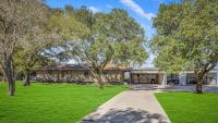 Modern Style Farmhouse on 1 acre with Gameroom - B&B