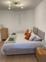 Modern studio apartment, access to Holyrood & City - B&B Edimburgo