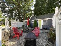 Cottage 1-2 -2 Bedroom 1 Bath End Unit with Kitchenette Private Courtyard Pet Friendly fee applies - B&B Wolfeboro