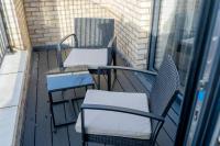 Modern Entire Unit 3BR, 3BA, balcony, 86inch TV - 15mins to city - Chambres d'hôtes Romford