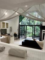 Gallery Walk Chalets - Tamborine Mountain - B&B